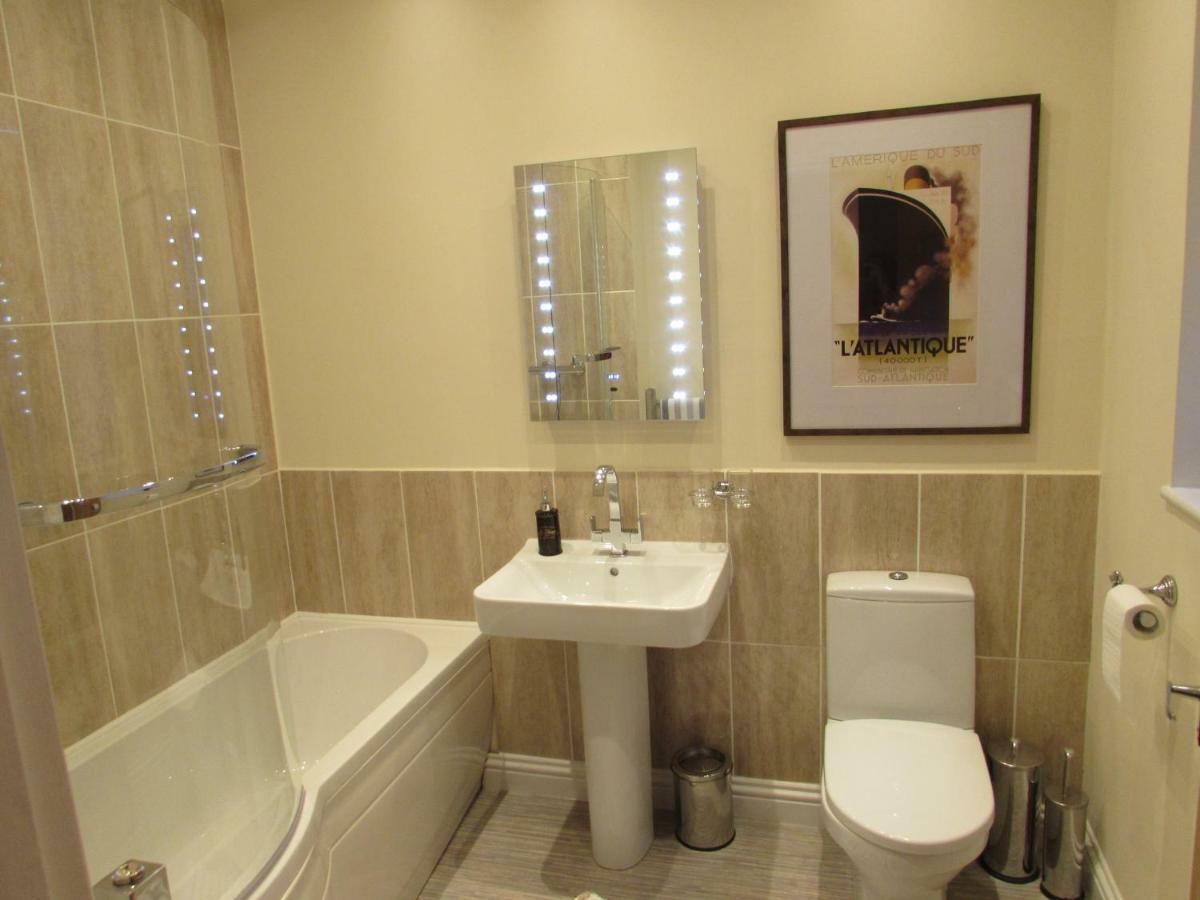 Apartment 1 Exquisite Two King Bedroom With En Suites - Close To The Town Centre, Rail, Airport And Theatre Darlington  Eksteriør bilde