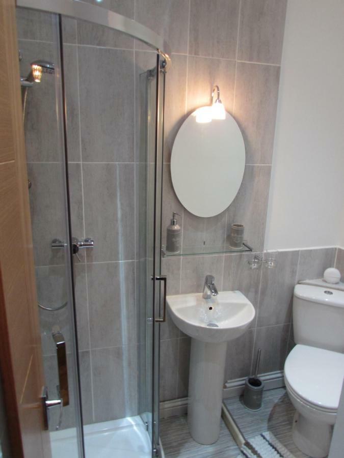 Apartment 1 Exquisite Two King Bedroom With En Suites - Close To The Town Centre, Rail, Airport And Theatre Darlington  Eksteriør bilde